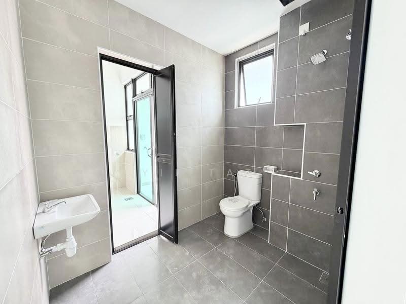2-storey Terraced House for Sale in Bandar Dato Onn (Tebrau) - Yik Tat - Bathroom - PropertyGuru.com.my