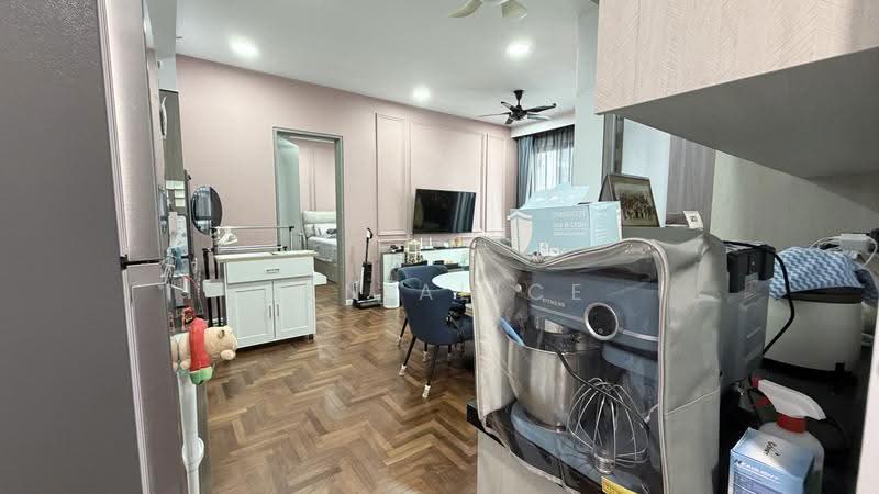 Kediaman Servis untuk Dijual di Bloomsvale - Yen Alice - Entrance, Kitchen, Dining, Living - PropertyGuru.com.my