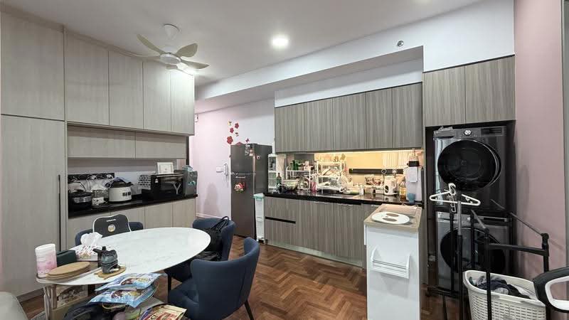 Kediaman Servis untuk Dijual di Bloomsvale - Yen Alice - Kitchen, Dining - PropertyGuru.com.my