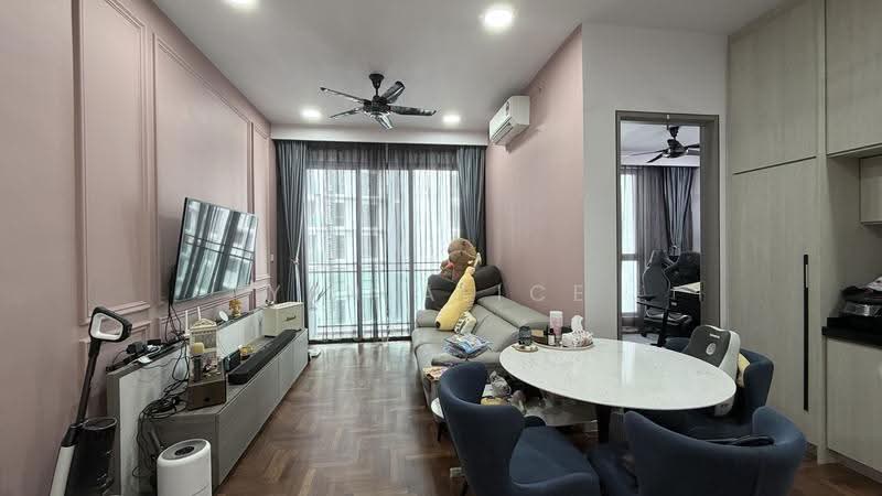 Kediaman Servis untuk Dijual di Bloomsvale - Yen Alice - Living Room - PropertyGuru.com.my