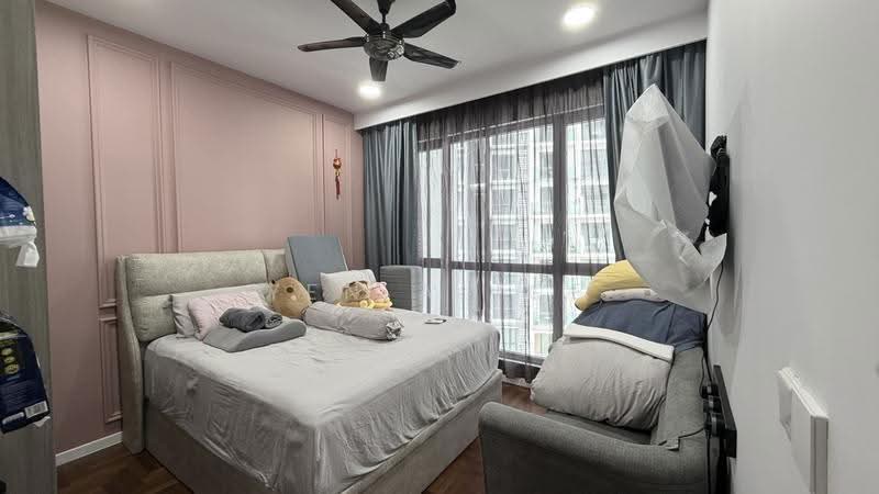 Kediaman Servis untuk Dijual di Bloomsvale - Yen Alice - Master Bedroom - PropertyGuru.com.my