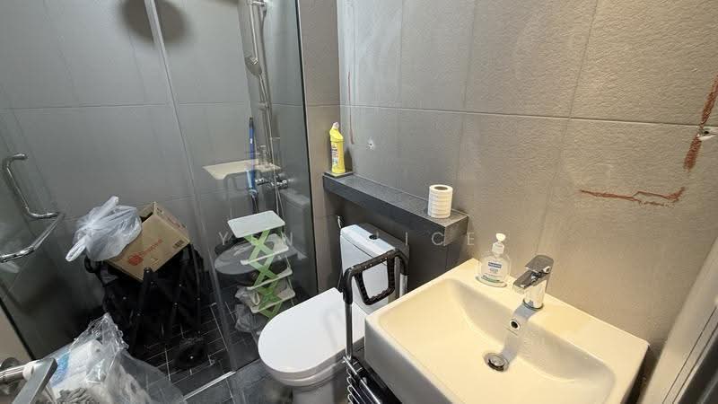 Kediaman Servis untuk Dijual di Bloomsvale - Yen Alice - Bathroom 2 - PropertyGuru.com.my