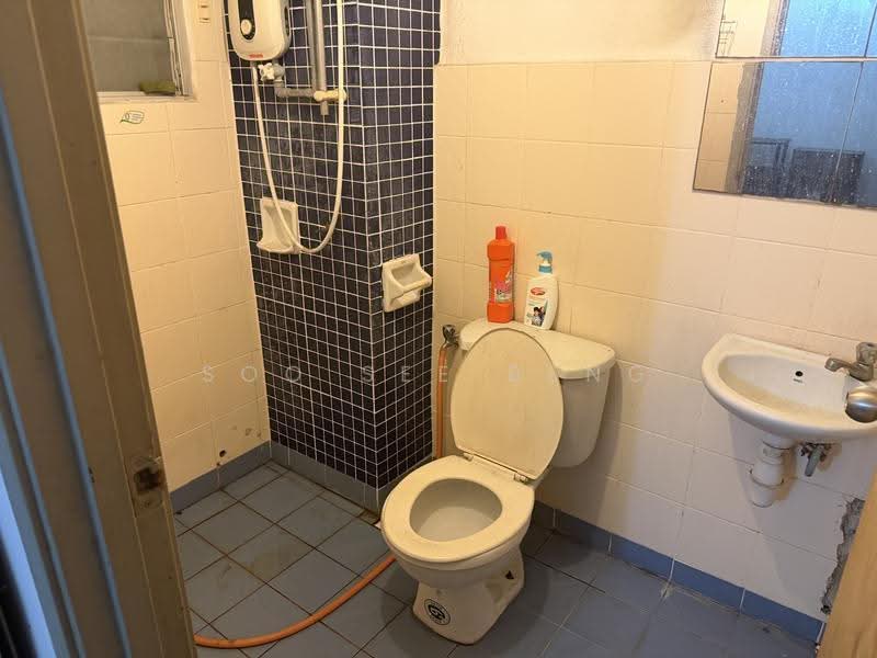 Condominium for Sale at Perdana Exclusive - Soo See Beng - Bathroom - PropertyGuru.com.my