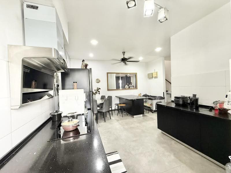 Townhouse for Sale in 16 Sierra (Puchong) - DJULIA JAMAL - Kitchen - PropertyGuru.com.my