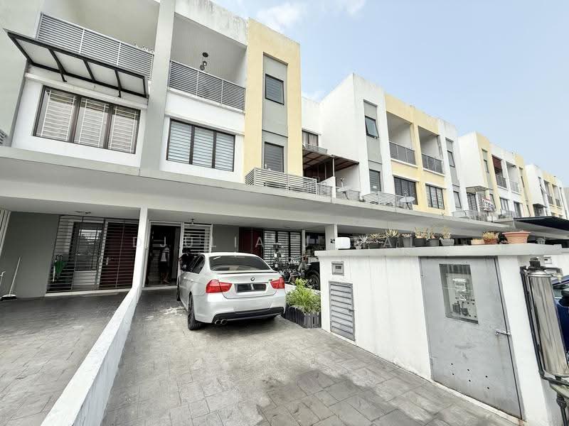 Townhouse for Sale in 16 Sierra (Puchong) - DJULIA JAMAL - Exterior - PropertyGuru.com.my