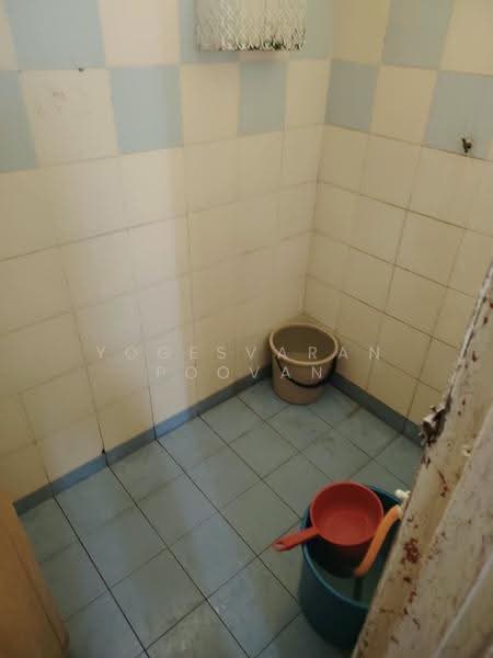 Rumah Flat untuk Dijual di Pangsapuri Seri Perantau - Yogesvaran Poovan - Bathroom - PropertyGuru.com.my