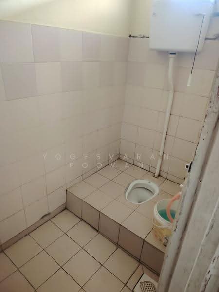 Rumah Flat untuk Dijual di Pangsapuri Seri Perantau - Yogesvaran Poovan - Bathroom - PropertyGuru.com.my
