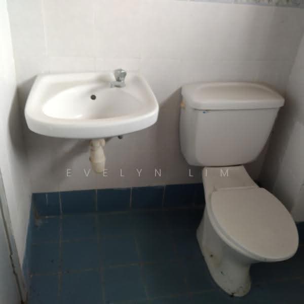 Rumah Teres untuk Dijual di Bandar Puteri Klang (Klang) - Evelyn Lim - Bathroom - PropertyGuru.com.my