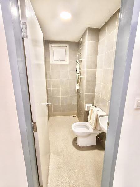 Kediaman Servis untuk Dijual di V-Residensi 2 - Baxter Lim - Bathroom - PropertyGuru.com.my
