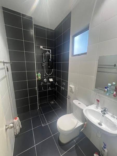 2-storey Terraced House for Rent in Taman Mount Austin (Tebrau) - Phang Elainne - Bathroom - PropertyGuru.com.my
