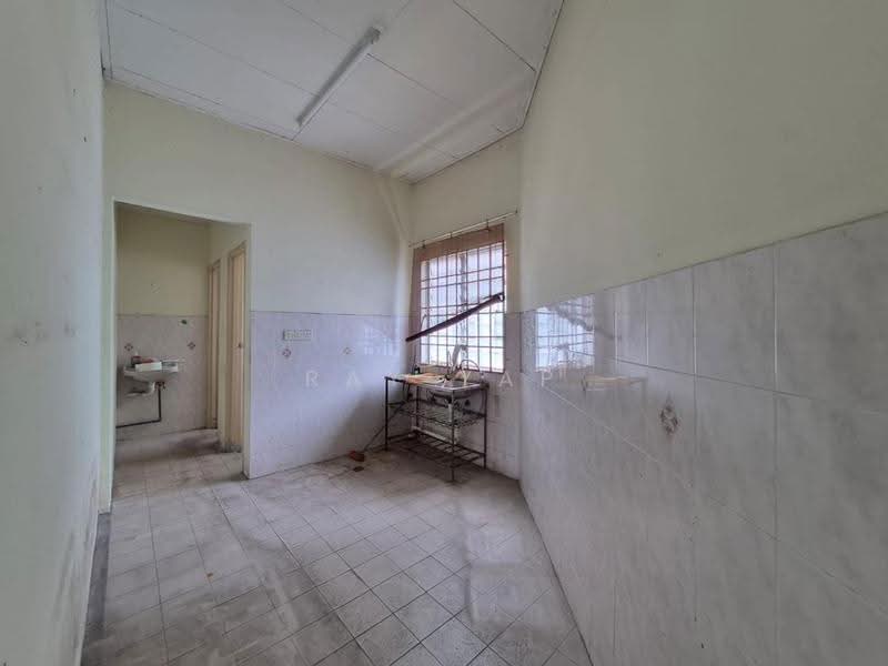 Shop for Sale in Bandar Sunway Tunas (Bayan Lepas) - Ray Yap - Kitchen - PropertyGuru.com.my