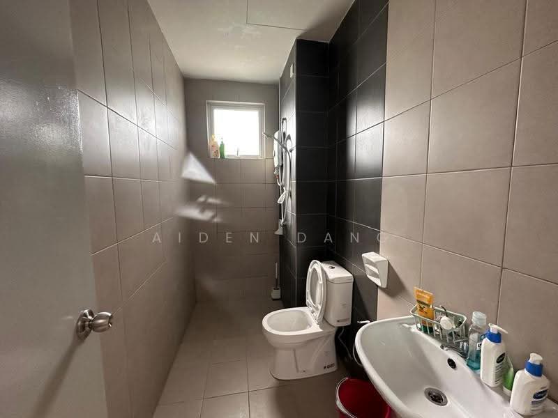 Kediaman Servis untuk Disewa di SkyLake Residence - Aiden Dang - Bathroom - PropertyGuru.com.my