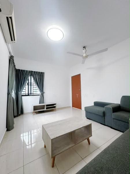 Kediaman Servis untuk Disewa di The Embassy (Bangunan Duta Impian) - Glenn Twe - Living Room - PropertyGuru.com.my