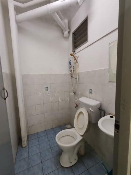 Apartment for Sale at Villa Krystal Apartment - Ang Wee Meng - Bathroom - PropertyGuru.com.my