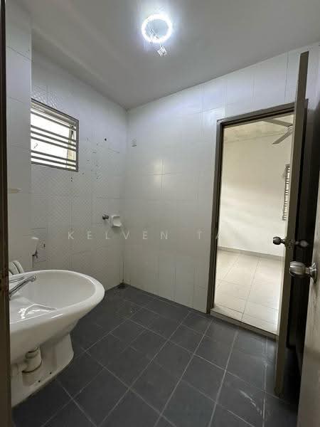 Terraced House for Sale in Aman Putri (Sungai Buloh) - Kelven Tan - Bathroom - PropertyGuru.com.my