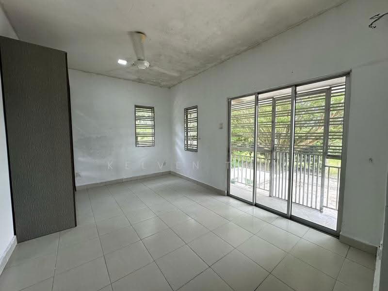Terraced House for Sale in Aman Putri (Sungai Buloh) - Kelven Tan - Living Room - PropertyGuru.com.my
