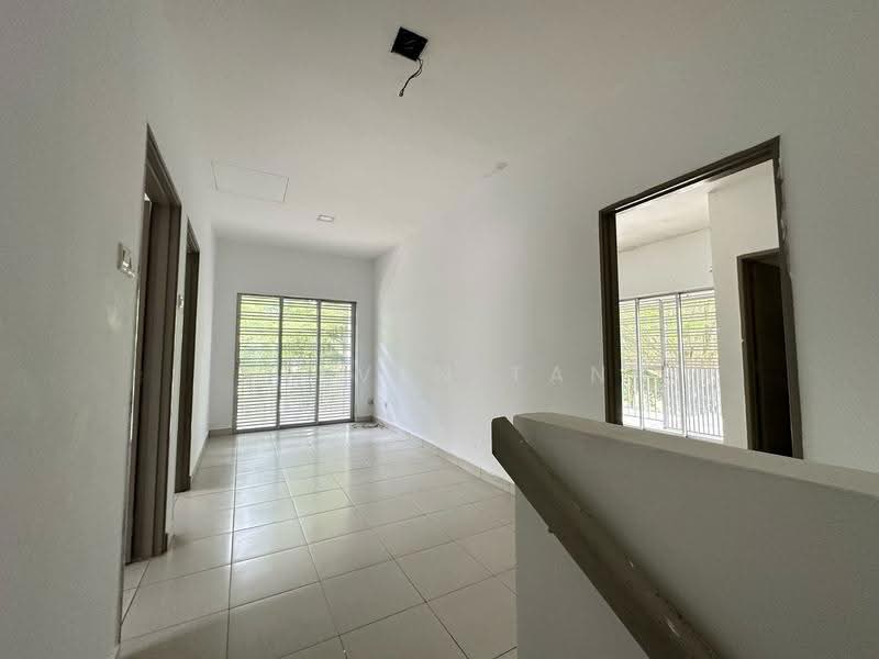 Terraced House for Sale in Aman Putri (Sungai Buloh) - Kelven Tan - Corridor - PropertyGuru.com.my