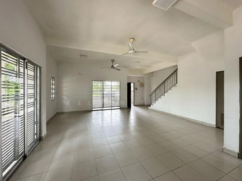 Terraced House for Sale in Aman Putri (Sungai Buloh) - Kelven Tan - Living Room - PropertyGuru.com.my