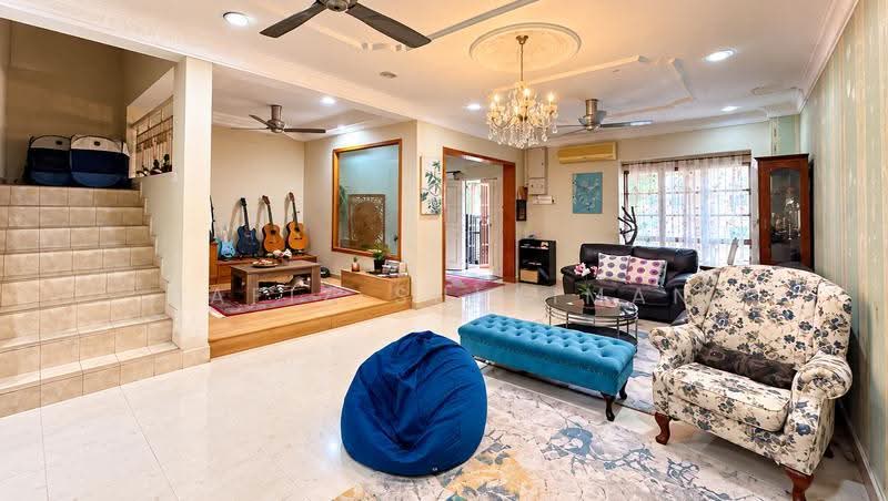 Rumah Teres 2-Tingkat untuk Dijual di Bukit Jelutong (Shah Alam) - Hafiz Sulaiman - Living Room - PropertyGuru.com.my