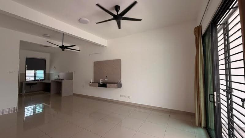 Rumah Teres 2-Tingkat untuk Dijual di Tebrau (Johor) - JE ONG - Living Room - PropertyGuru.com.my
