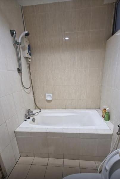 Kediaman Servis untuk Disewa di Birch Plaza - May Loo - Bathroom - PropertyGuru.com.my