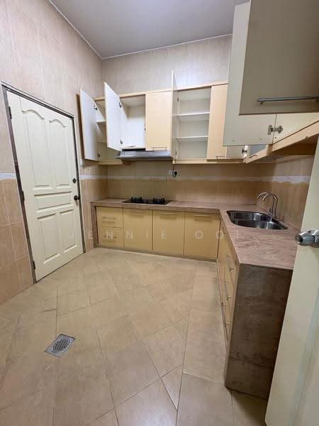 1.5-storey Terraced House for Rent in Taman Molek (Johor Bahru) - Jennie Ooi - Kitchen - PropertyGuru.com.my
