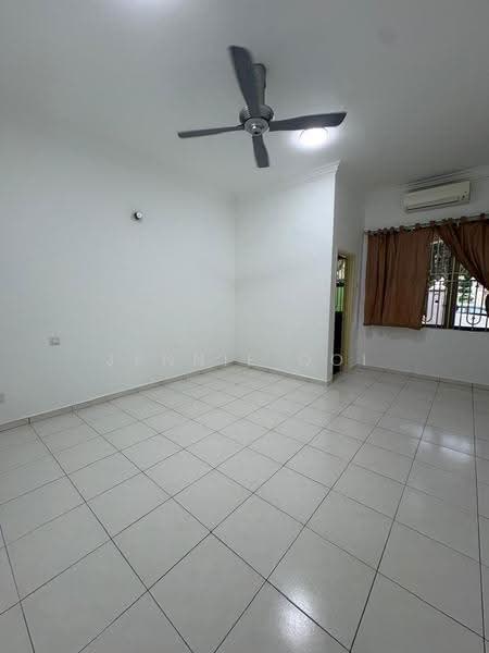 1.5-storey Terraced House for Rent in Taman Molek (Johor Bahru) - Jennie Ooi - Living Room - PropertyGuru.com.my