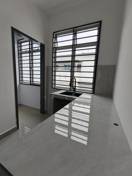 Terraced House for Rent in Bandar Dato Onn (Tebrau) - LZ Lau - Kitchen - PropertyGuru.com.my