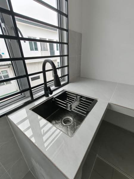 Terraced House for Rent in Bandar Dato Onn (Tebrau) - LZ Lau - Kitchen - PropertyGuru.com.my