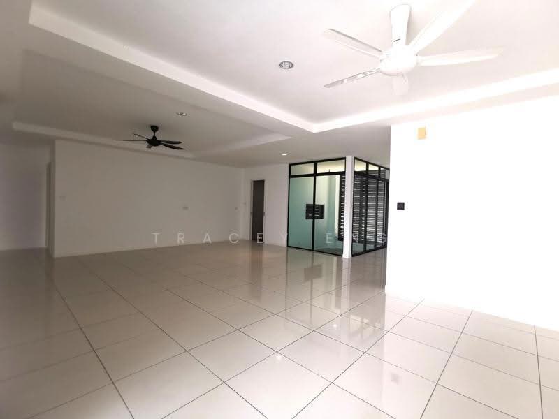 Kediaman Servis untuk Dijual di Residensi Ledang - Tracey Eng - Living Room - PropertyGuru.com.my