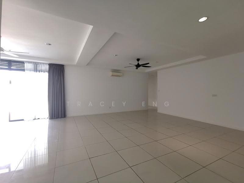 Kediaman Servis untuk Dijual di Residensi Ledang - Tracey Eng - Living Room - PropertyGuru.com.my