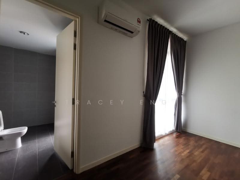 Kediaman Servis untuk Dijual di Residensi Ledang - Tracey Eng - 2nd Bedroom - PropertyGuru.com.my