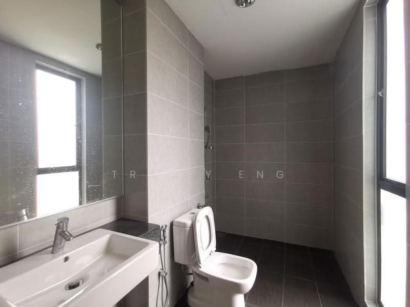 Kediaman Servis untuk Dijual di Residensi Ledang - Tracey Eng - 2nd Bathroom - PropertyGuru.com.my