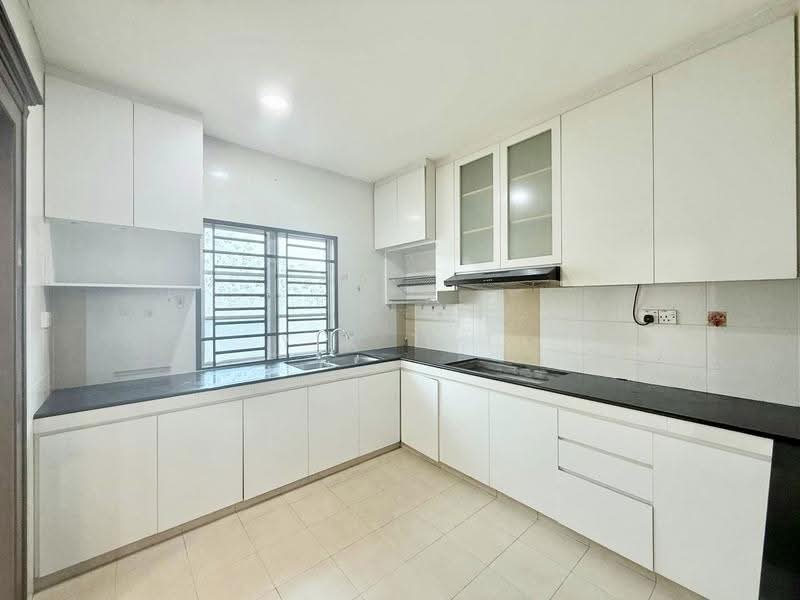 Rumah Teres 2-Tingkat untuk Dijual di Taman Austin Perdana (Tebrau) - Yik Tat - Kitchen - PropertyGuru.com.my