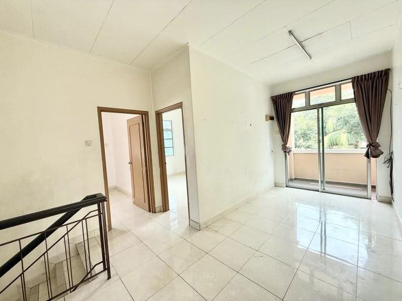 Rumah Teres 2-Tingkat untuk Dijual di Taman Austin Perdana (Tebrau) - Yik Tat - Corridor - PropertyGuru.com.my