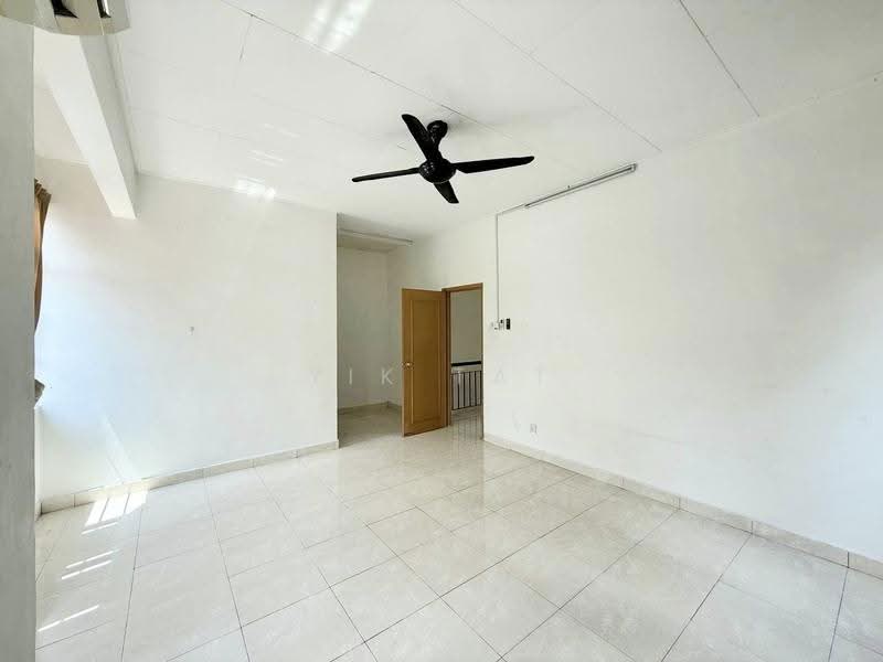 Rumah Teres 2-Tingkat untuk Dijual di Taman Austin Perdana (Tebrau) - Yik Tat - Living Room - PropertyGuru.com.my