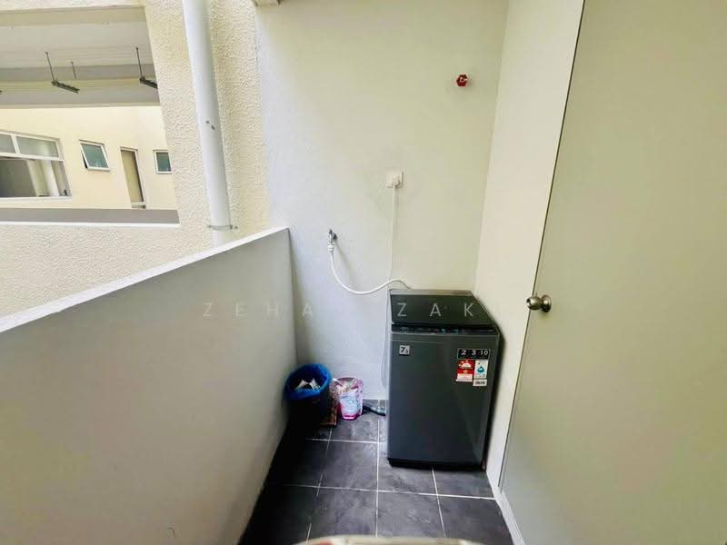 Pangsapuri untuk Disewa di Idaman Melur @ Cybersouth - Zehan Zaki - Balcony - PropertyGuru.com.my