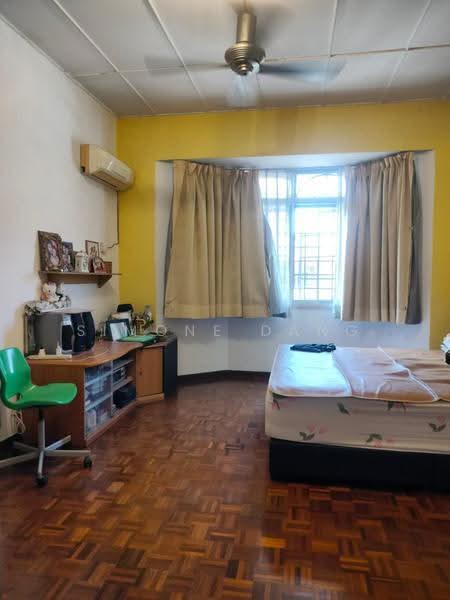 Rumah Teres 2-Tingkat untuk Dijual di PJS 3, Taman Sri Manja (Petaling Jaya) - Simone Dang - Master Bedroom - PropertyGuru.com.my