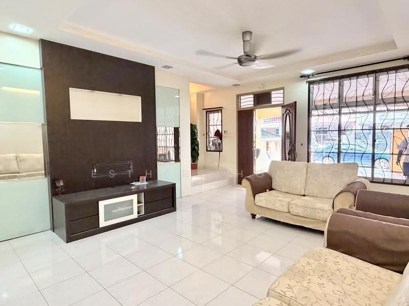 2-storey Terraced House for Sale in Bukit Indah (Iskandar Puteri (Nusajaya)) - Esther Chong - Living Room - PropertyGuru.com.my