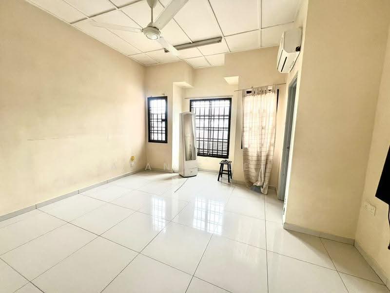 Rumah Teres 2-Tingkat untuk Dijual di Taman Setia Indah (Tebrau) - Alanis Lee - Living Room - PropertyGuru.com.my