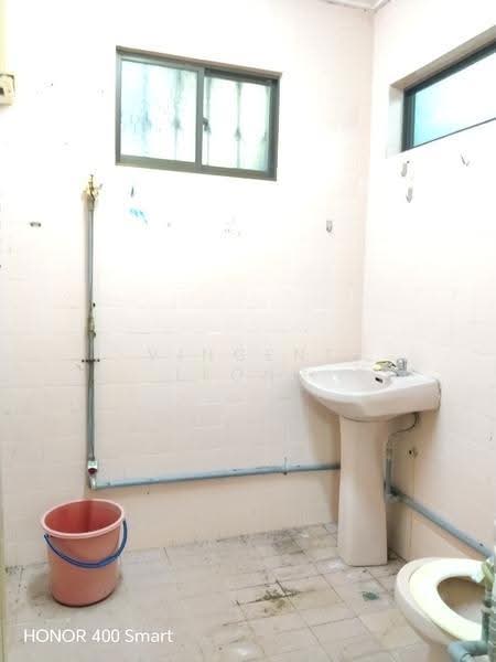 Rumah Berkembar untuk Dijual di Taman Luyang (Kota Kinabalu) - Vincent Leong - Bathroom - PropertyGuru.com.my