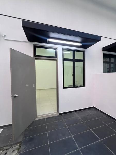 Semi-Detached House for Rent in Bandar Putra Kulai (Kulai) - Alanis Lee - Entrance - PropertyGuru.com.my