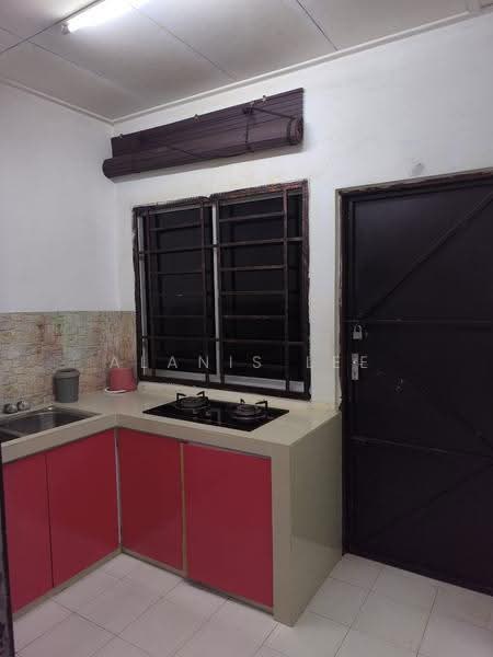 Rumah Teres 2-Tingkat untuk Disewa di Taman Seri Austin (Tebrau) - Alanis Lee - Kitchen - PropertyGuru.com.my