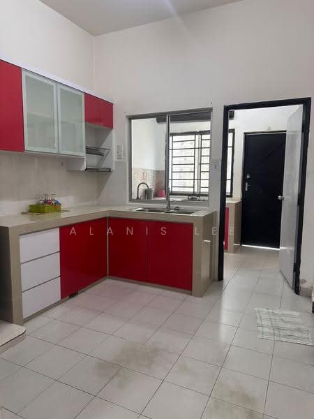 Rumah Teres 2-Tingkat untuk Disewa di Taman Seri Austin (Tebrau) - Alanis Lee - Kitchen - PropertyGuru.com.my