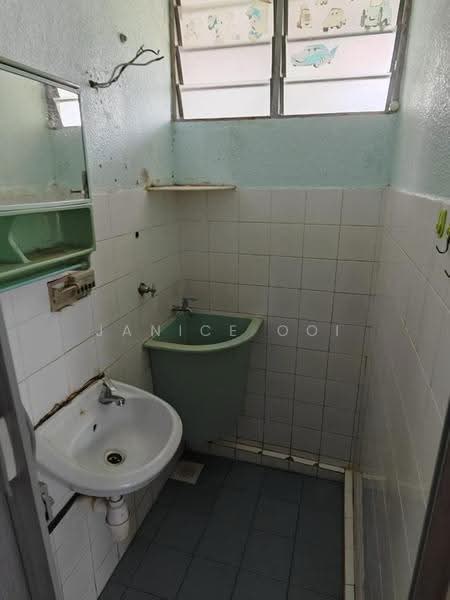 Flat for Rent at Taman Bendera - Janice Ooi - Bathroom - PropertyGuru.com.my