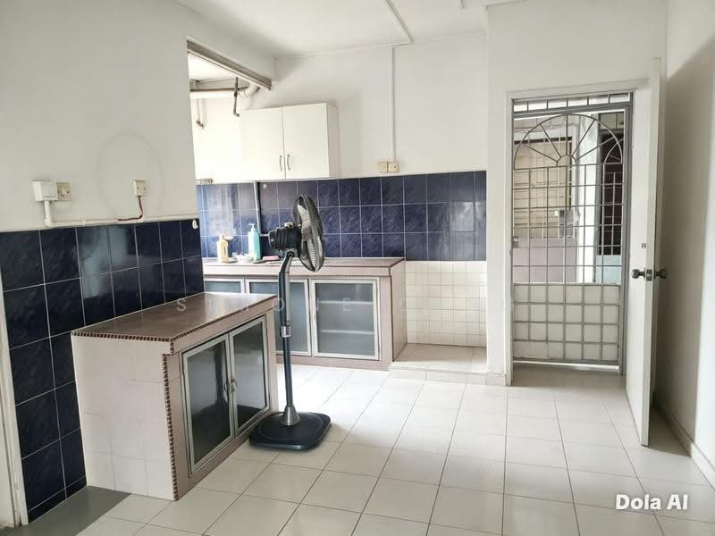 Flat for Sale at Pandan Mewah - Simone Dang - Kitchen - PropertyGuru.com.my