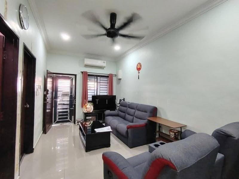 1-storey Terraced House for Sale in Taman Universiti (Skudai) - Wenting Lee - Living Room - PropertyGuru.com.my
