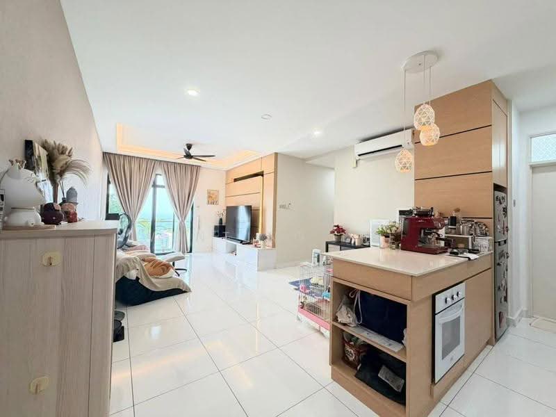 Kediaman Servis untuk Dijual di The Platino Serviced Apartment - Wenting Lee - Living Room - PropertyGuru.com.my