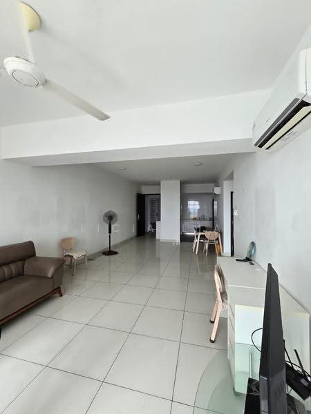 Kediaman Servis untuk Disewa di Molek Pulai - Alicia Lian - Living Room - PropertyGuru.com.my