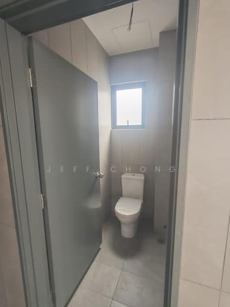 Shop / Office for Rent in Bandar Rimbayu (Telok Panglima Garang) - Jeff Chong - Bathroom - PropertyGuru.com.my